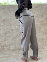 Cargar imagen en el visor de la galería, Pants with flavor